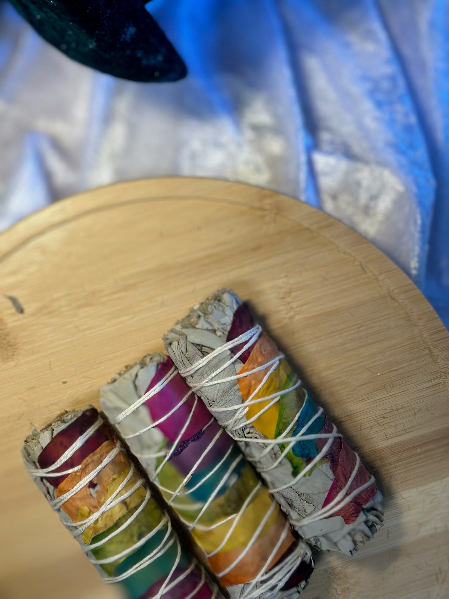 Rainbow 7 Chakra White Sage Rose Petal Smudge Stick 10cm ~ Realign Your Energy